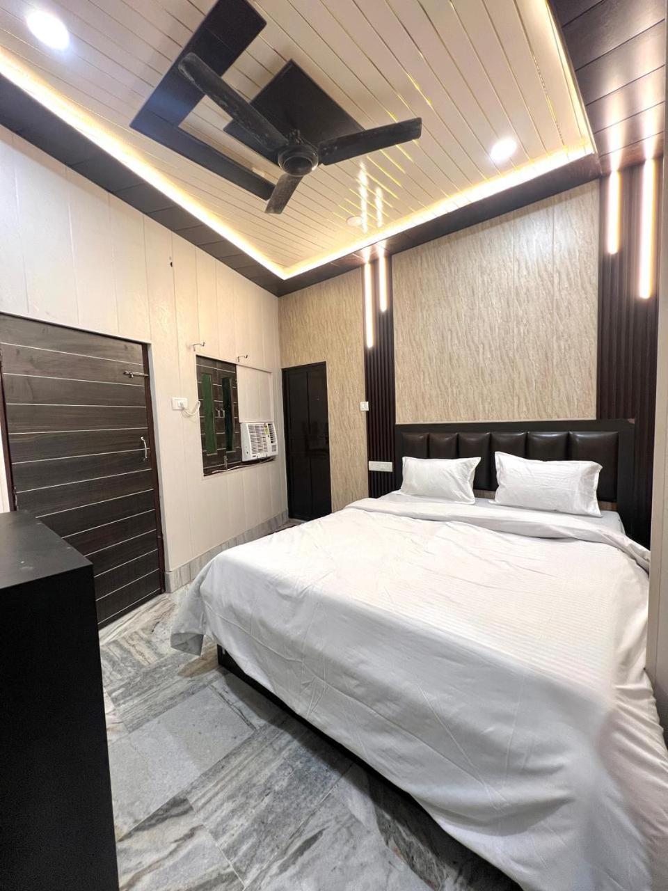 Durga P Guest House Near Harishchandra Ghat Varanasi Eksteriør bilde