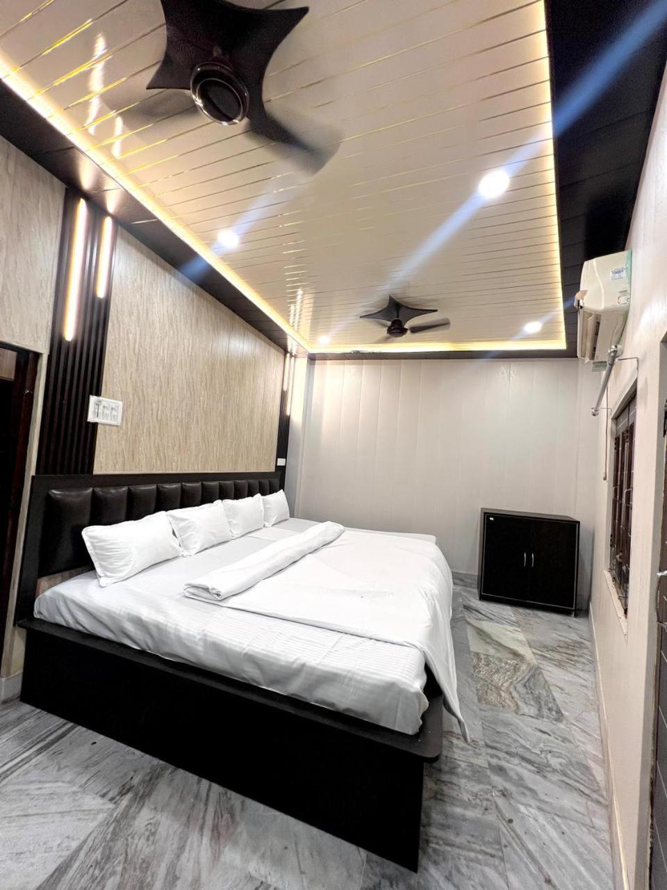 Durga P Guest House Near Harishchandra Ghat Varanasi Eksteriør bilde